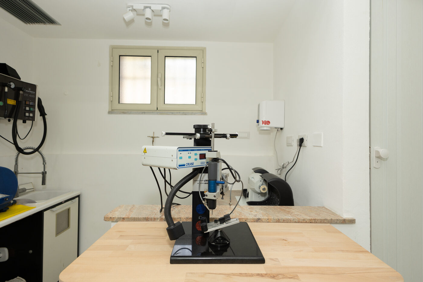 Interno del laboratorio Dentallab Parisi a Palermo